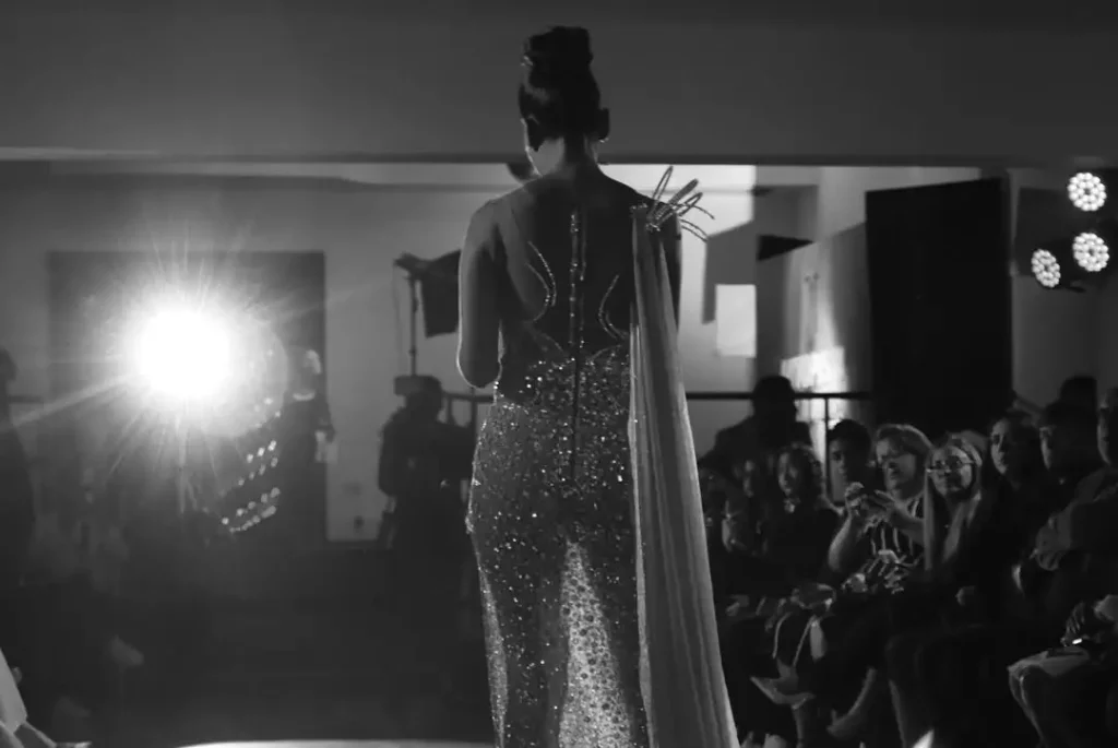 Modelos de Imperio Fashionista desfilando en la gala temática The Galaxy 2025.