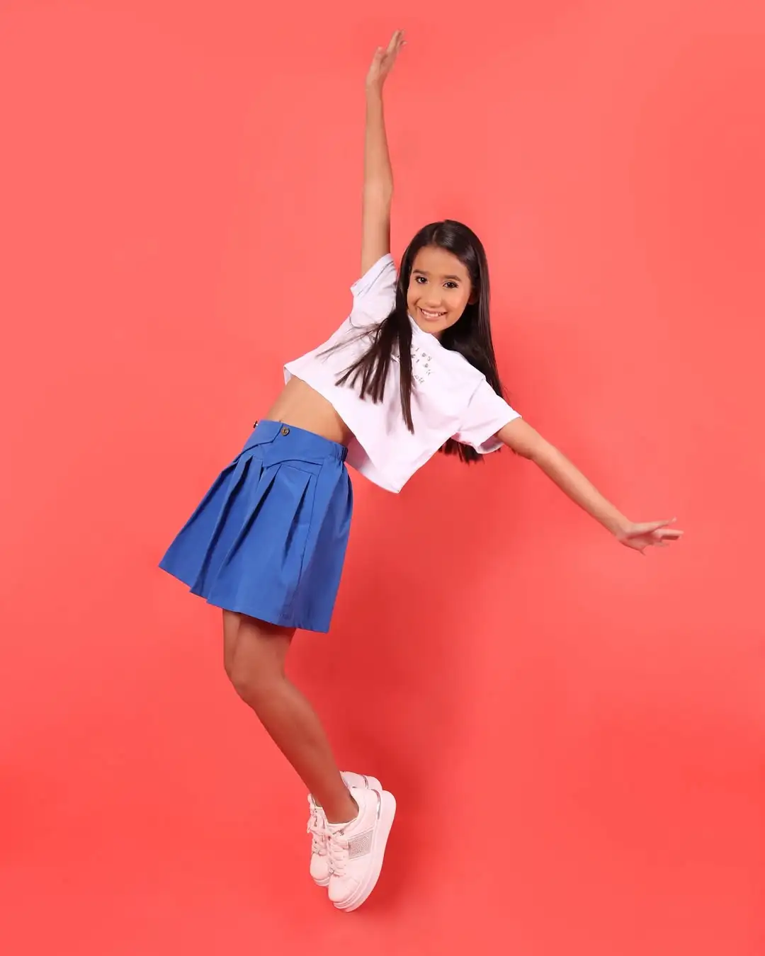 modelo-estudiante-academia-de-modelaje-posando-paiacademy